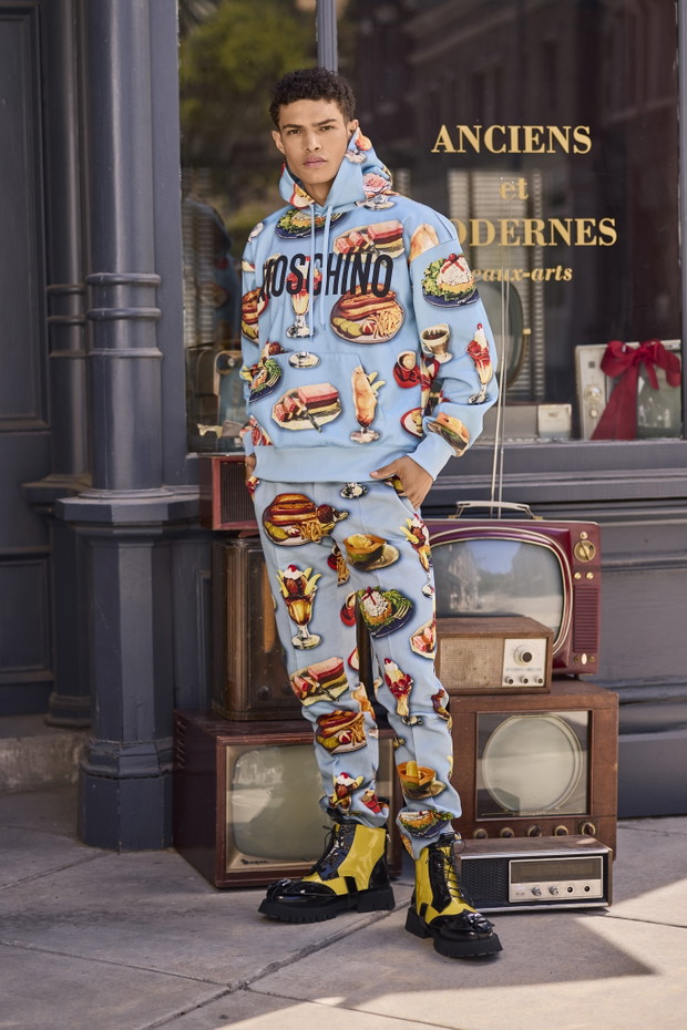 Moschino Resort 2022