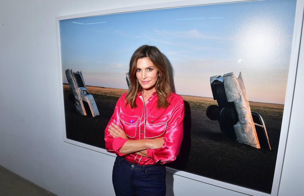 Jak Cindy Crawford dba o cerę i włosy? Poznaj 9 zasad pielęgnacji, które stosuje modelka, aby wyglądać świetnie w wieku 55 lat