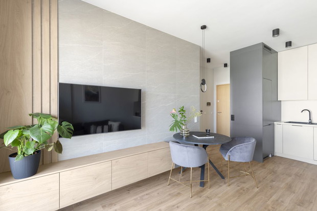 Niewielkie mieszkanie na warszawskiej Woli, • Projekt wnętrza: Architekt wnętrz Olga Nowosad-Szewców / Decoroom • Projekt zabudowy kuchennej i meblowej: Architekt wnętrz Katarzyna Domańska / Decoroom Kitchen
