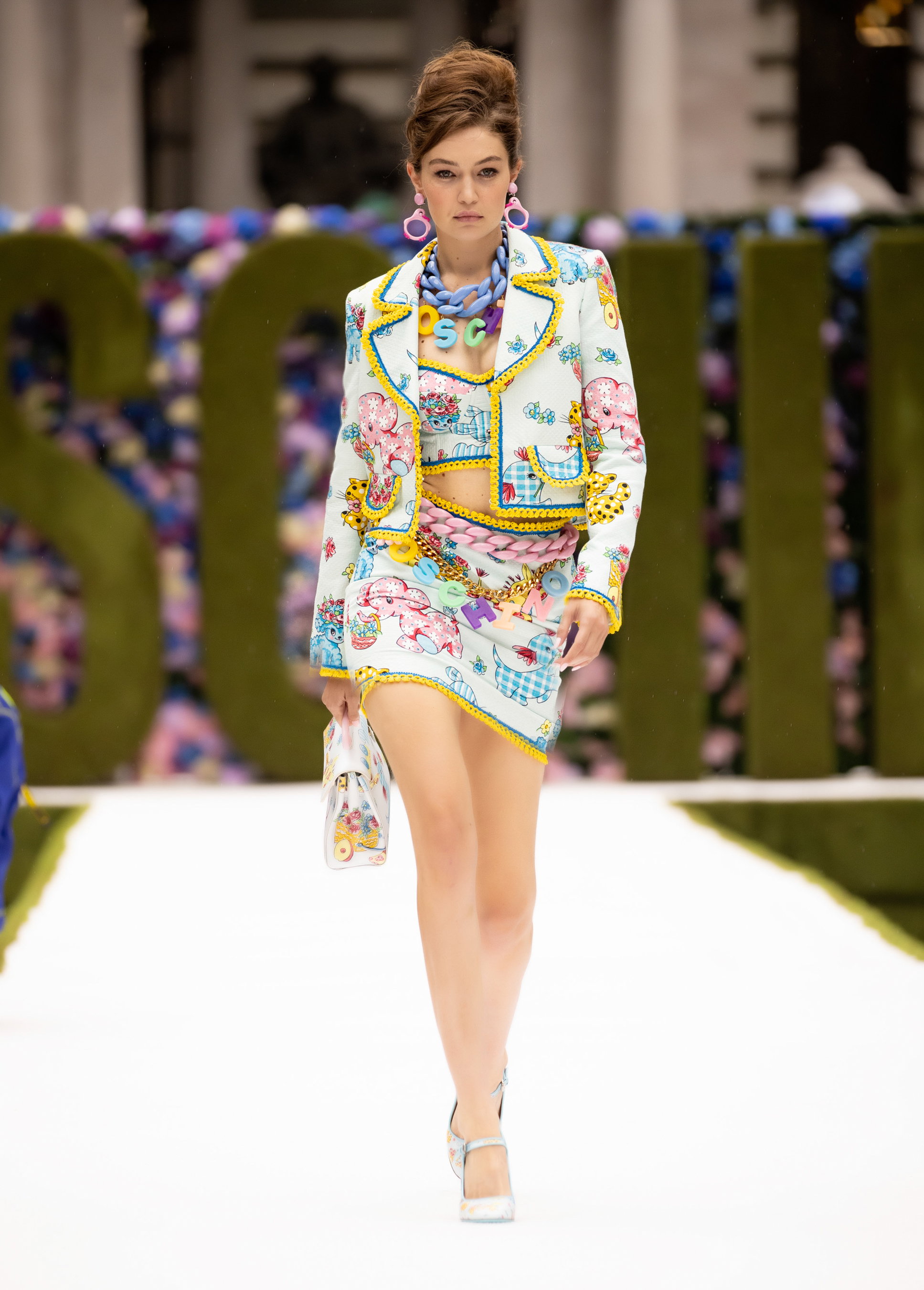 Pokaz Moschino wiosna-lato 2022