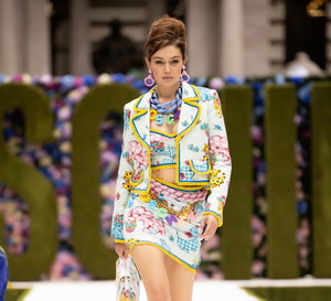 Pokaz Moschino wiosna-lato 2022