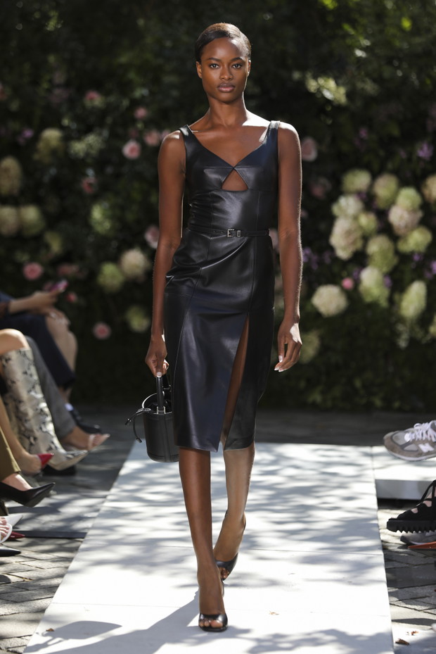 Michael Kors wiosna-lato 2022: amerykański glamour