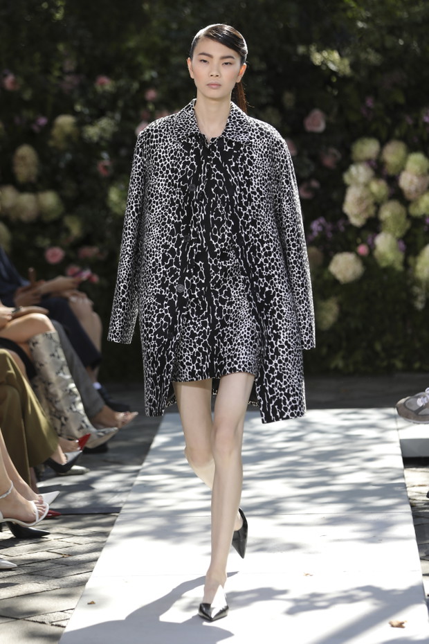 Michael Kors wiosna-lato 2022: amerykański glamour