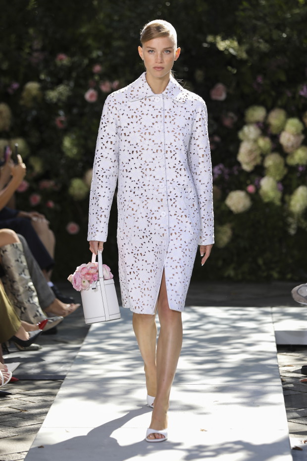 Michael Kors wiosna-lato 2022: amerykański glamour