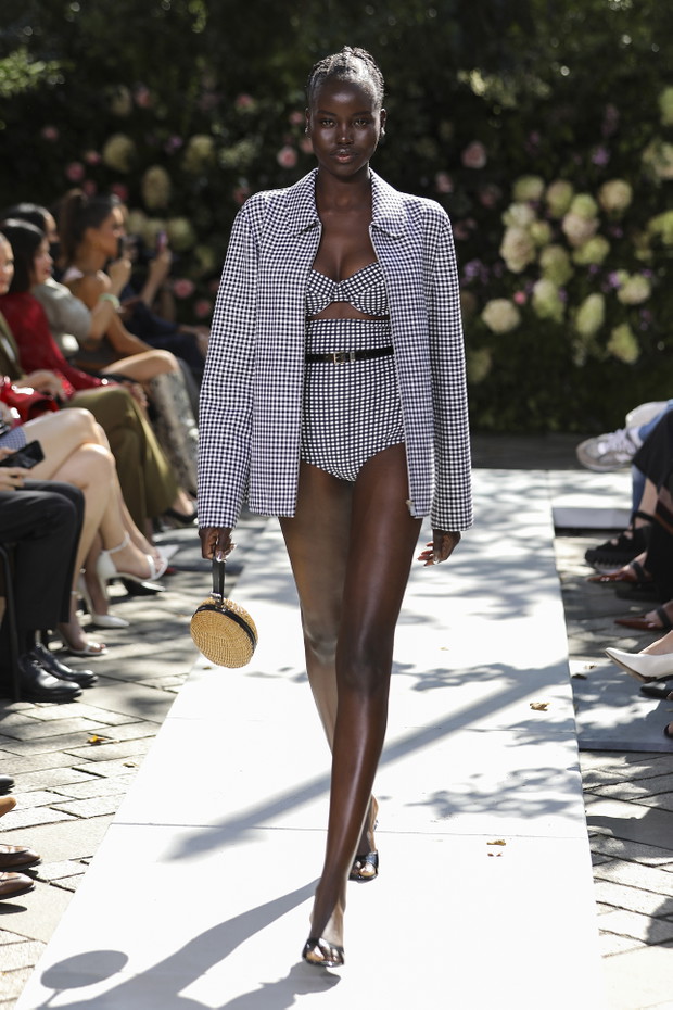 Michael Kors wiosna-lato 2022: amerykański glamour
