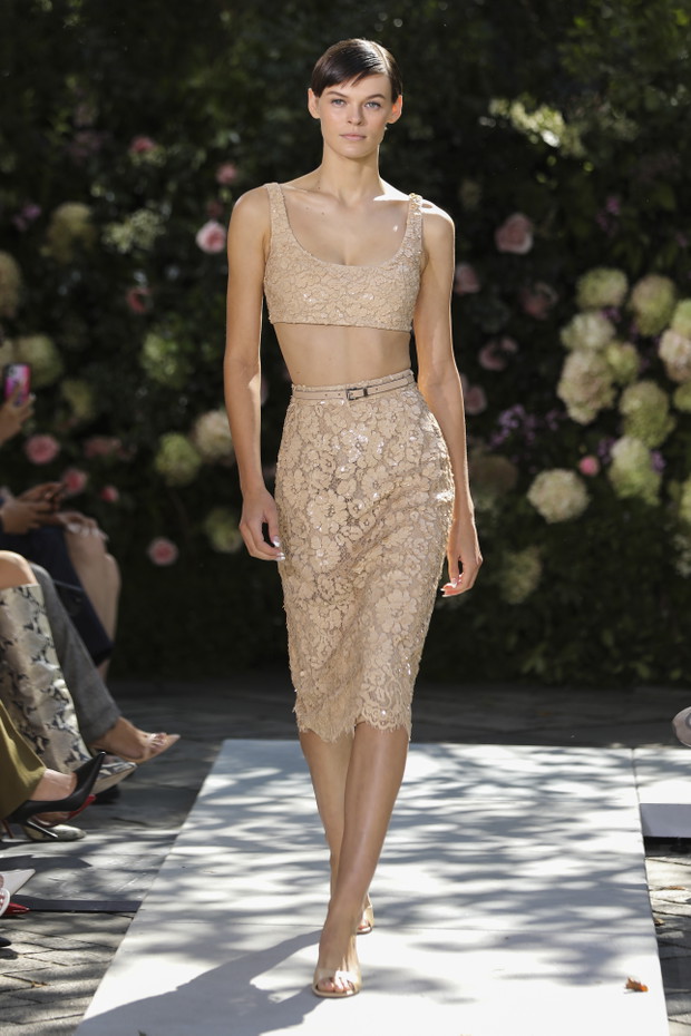 Michael Kors wiosna-lato 2022: amerykański glamour