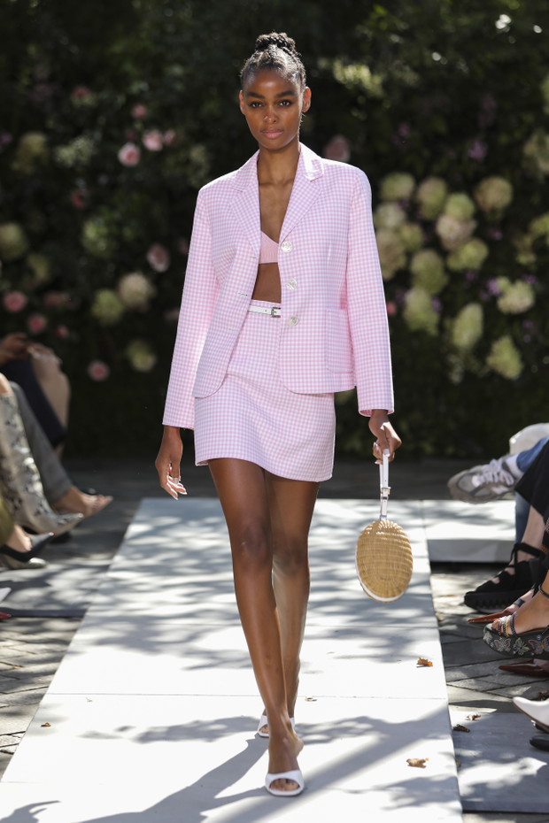 Michael Kors wiosna-lato 2022: amerykański glamour