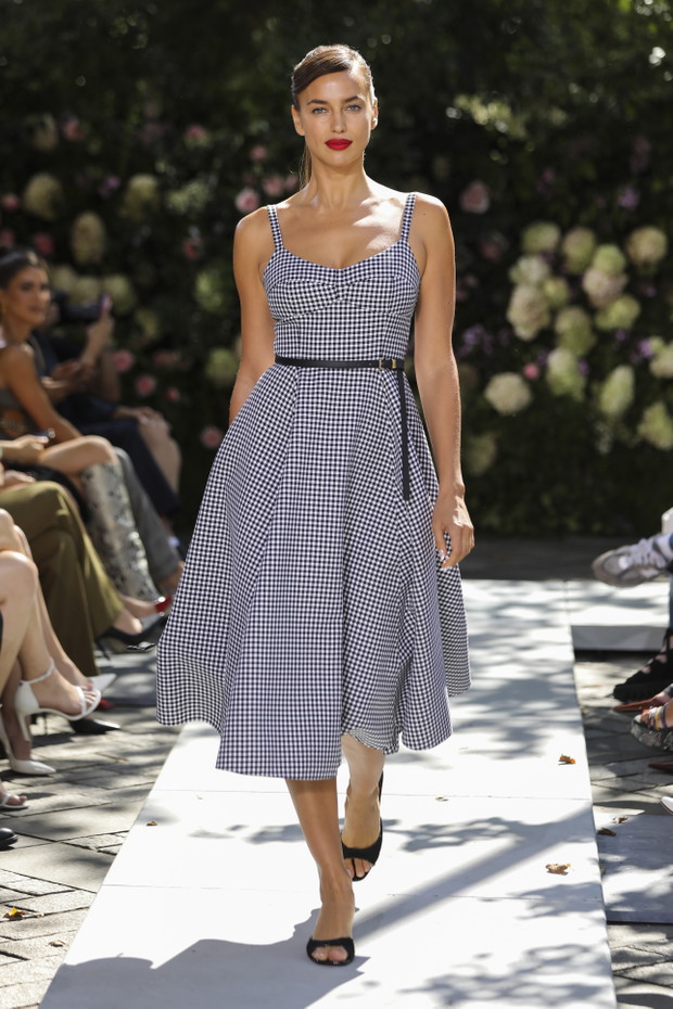 Michael Kors wiosna-lato 2022: amerykański glamour