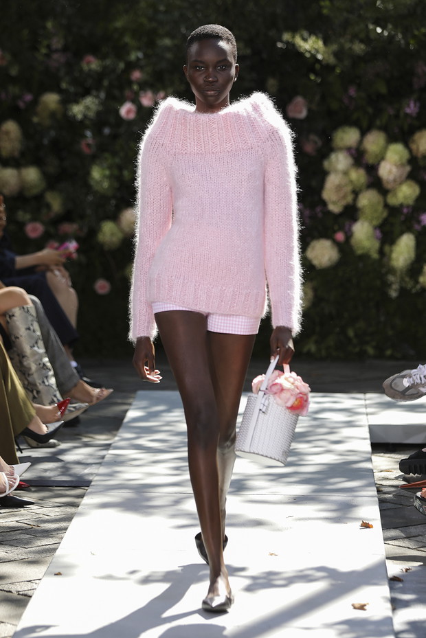 Michael Kors wiosna-lato 2022: amerykański glamour