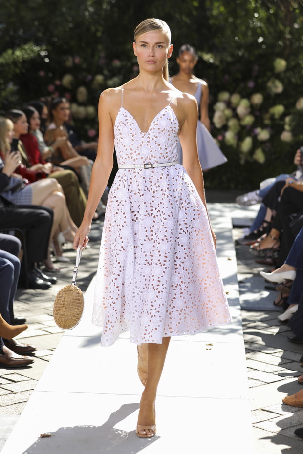 Michael Kors wiosna-lato 2022: amerykański glamour