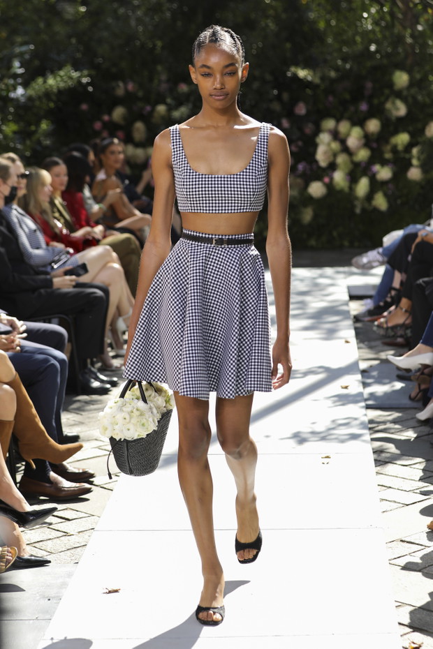 Michael Kors wiosna-lato 2022: amerykański glamour