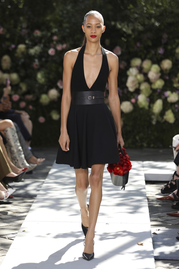 Michael Kors wiosna-lato 2022: amerykański glamour
