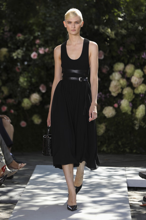 Michael Kors wiosna-lato 2022: amerykański glamour