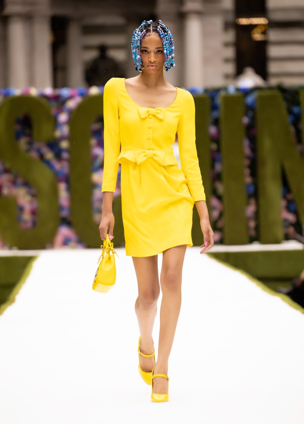 Pokaz Moschino wiosna-lato 2022