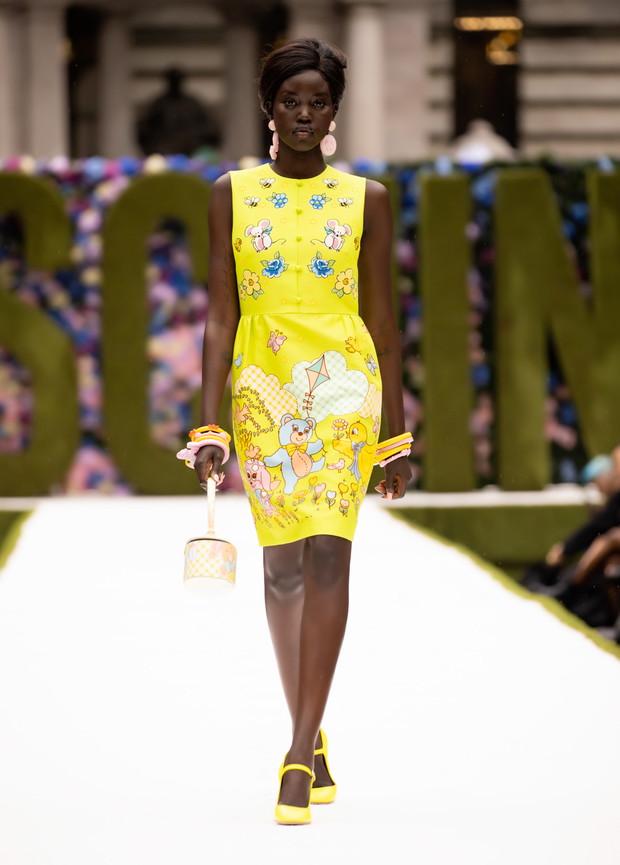 Pokaz Moschino wiosna-lato 2022