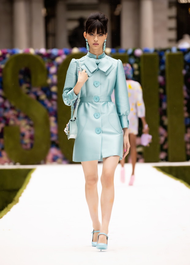 Pokaz Moschino wiosna-lato 2022
