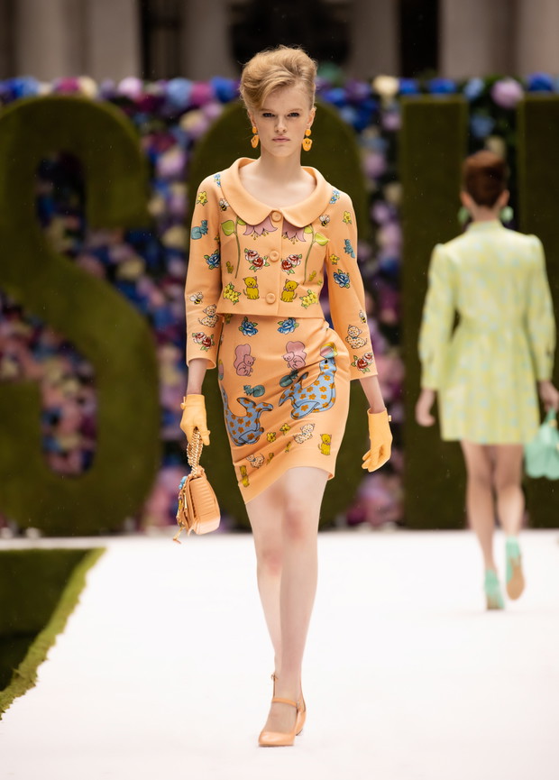Pokaz Moschino wiosna-lato 2022
