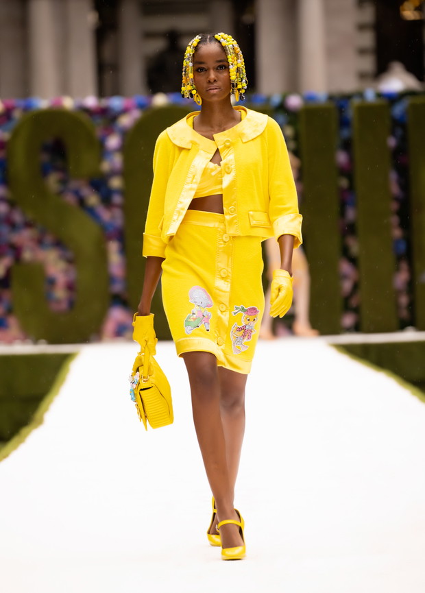 Pokaz Moschino wiosna-lato 2022