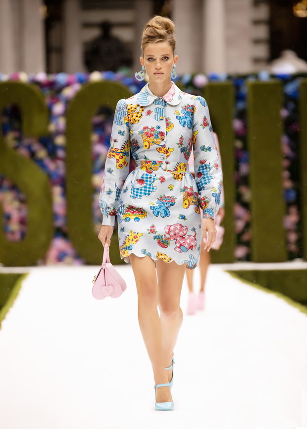 Pokaz Moschino wiosna-lato 2022