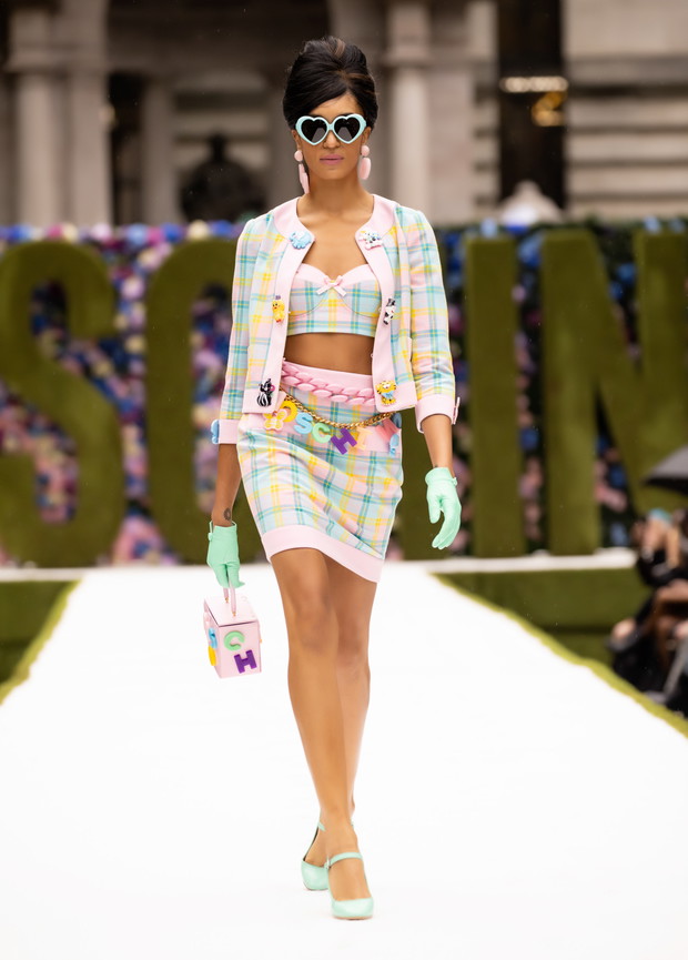 Pokaz Moschino wiosna-lato 2022