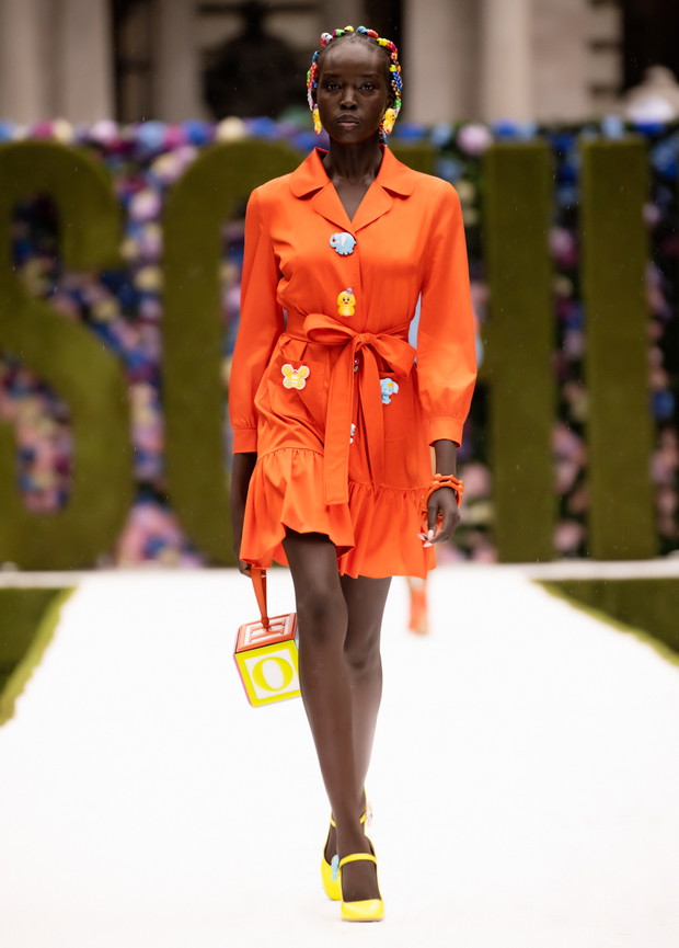 Pokaz Moschino wiosna-lato 2022