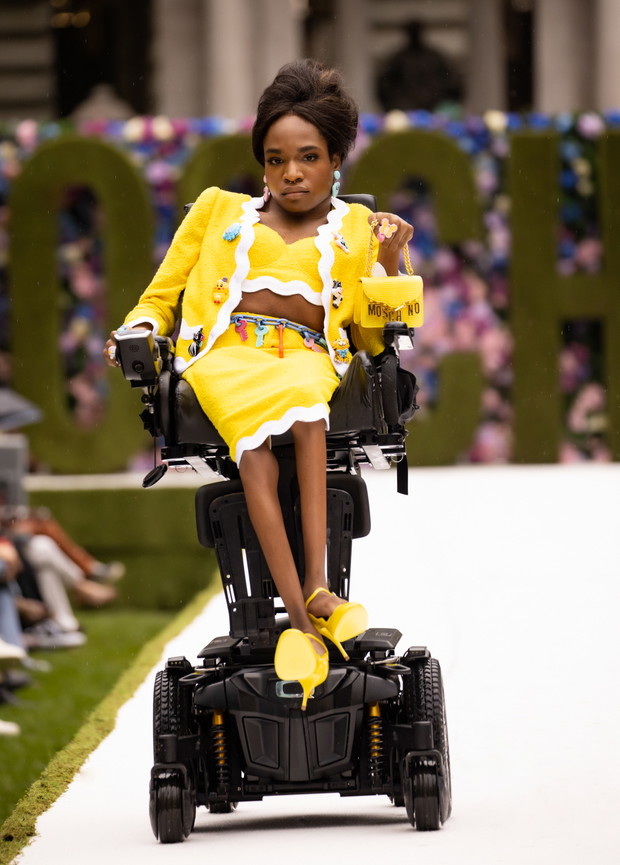 Pokaz Moschino wiosna-lato 2022