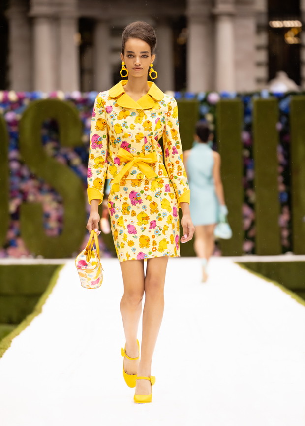Pokaz Moschino wiosna-lato 2022