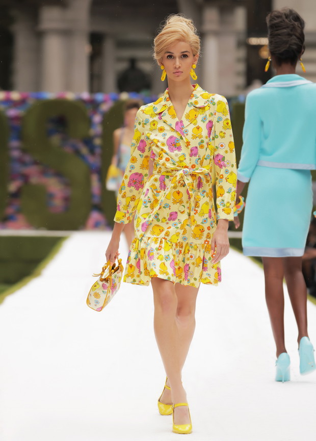 Pokaz Moschino wiosna-lato 2022