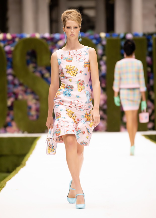 Pokaz Moschino wiosna-lato 2022