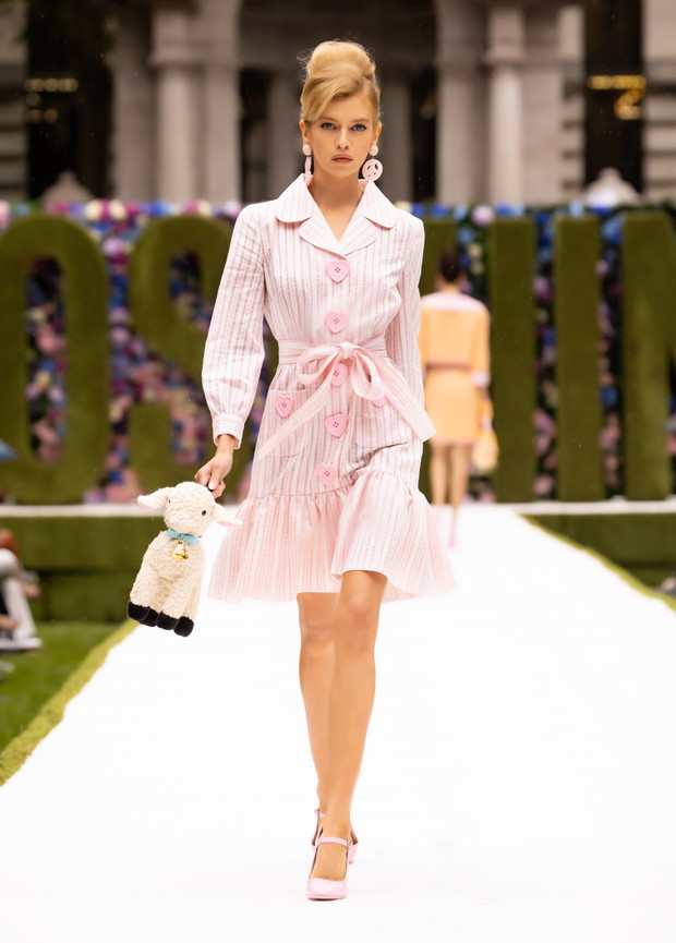 Pokaz Moschino wiosna-lato 2022