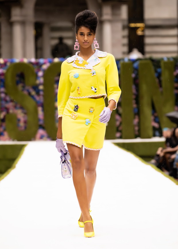 Pokaz Moschino wiosna-lato 2022
