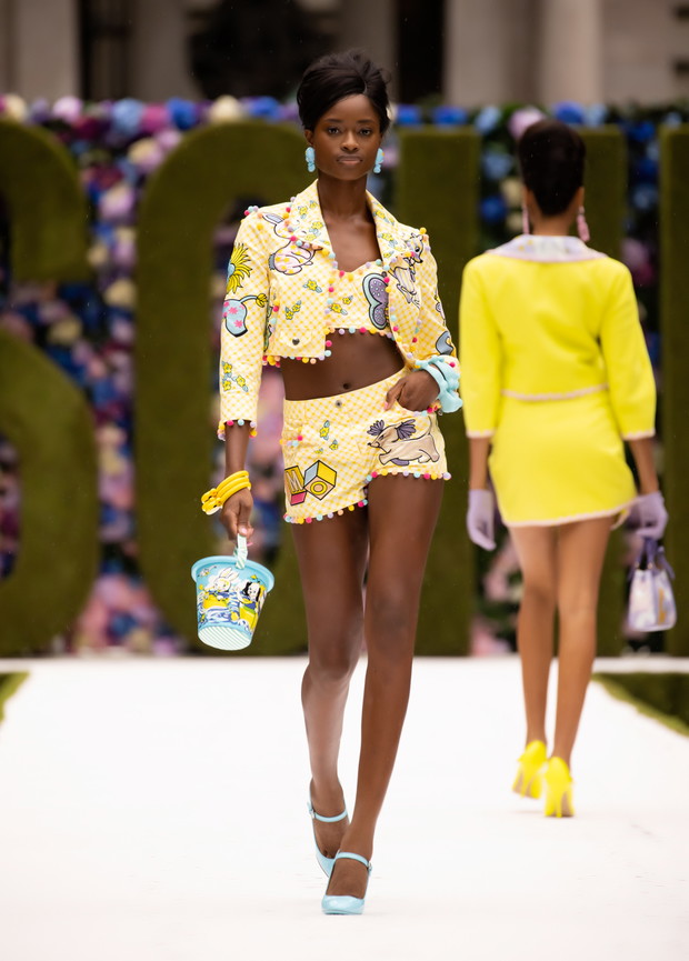 Pokaz Moschino wiosna-lato 2022
