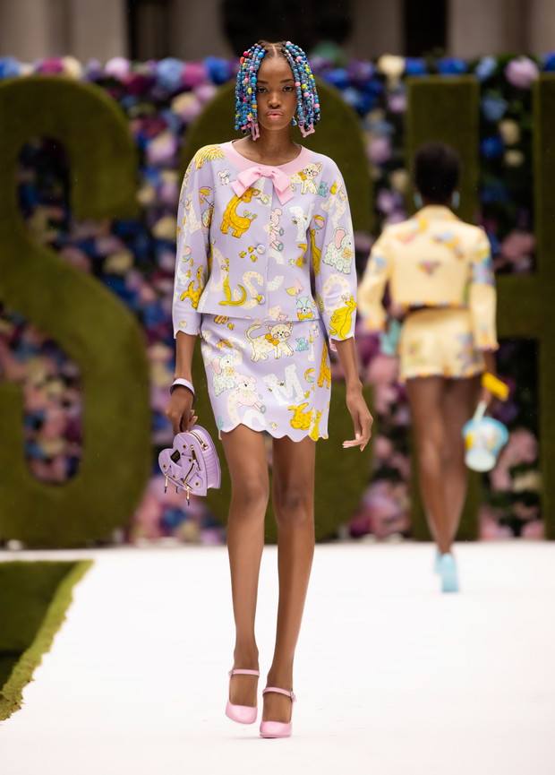 Pokaz Moschino wiosna-lato 2022
