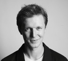 Filip Pławiak: aplikant Kordian Oryński z serialu „Chyłka” w ELLE MAN