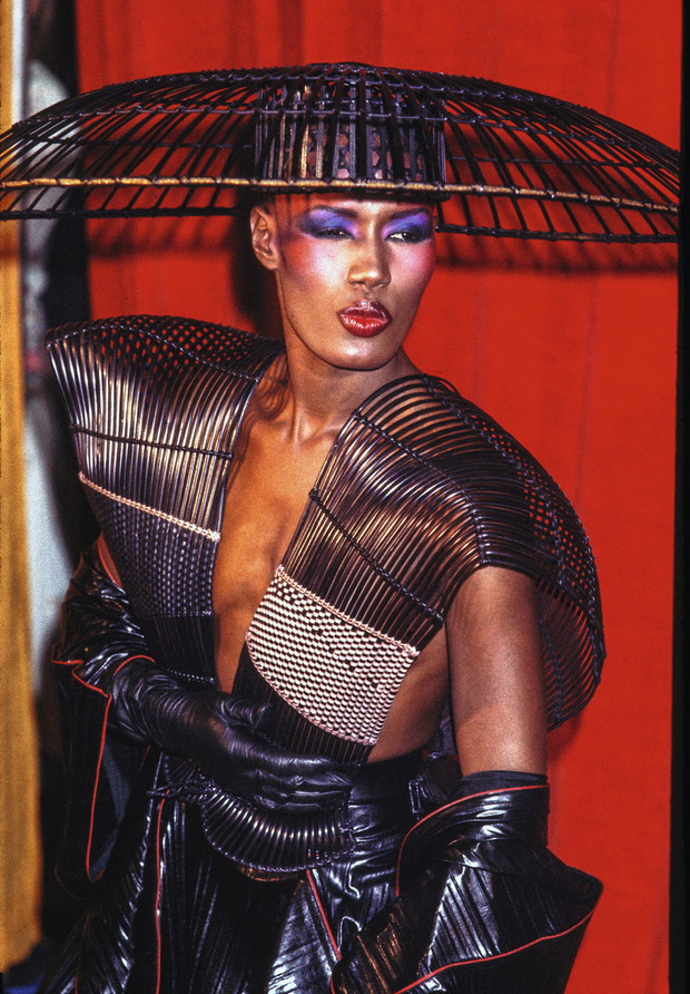 Grace Jones – diwa, która wpłynęła na odważną modę lat 70. i 80.