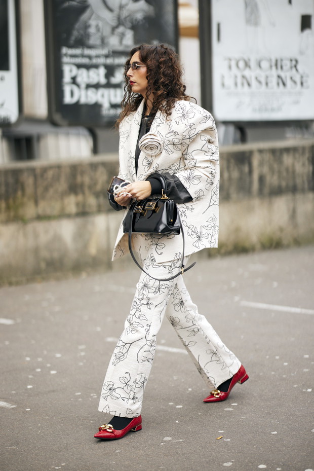 Street fashion po francusku: stylizacje z tygodnia mody jesień-zima 2024/2025 w Paryżu