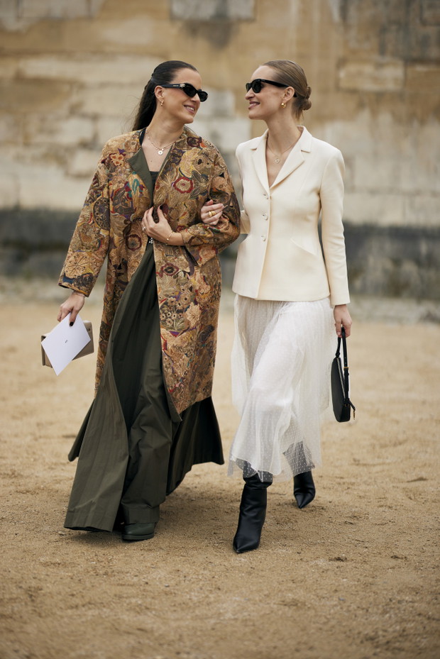Street fashion po francusku: stylizacje z tygodnia mody jesień-zima 2024/2025 w Paryżu