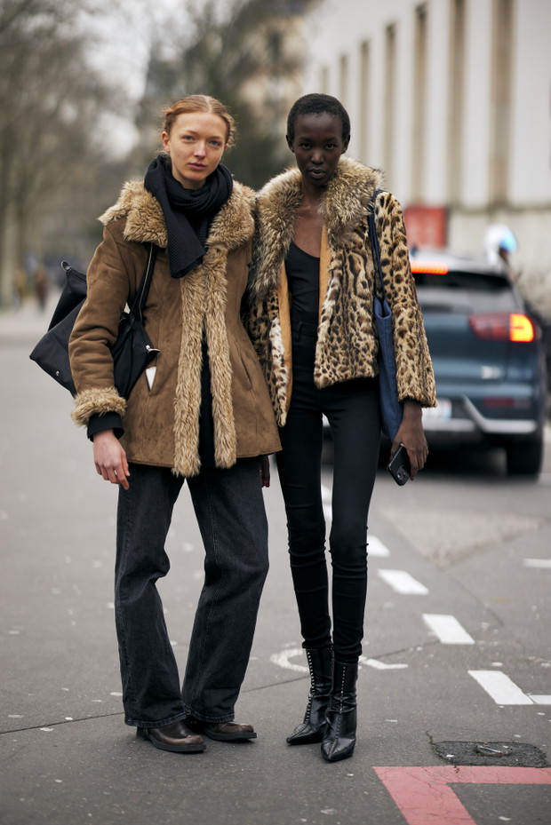 Street fashion po francusku: stylizacje z tygodnia mody jesień-zima 2024/2025 w Paryżu