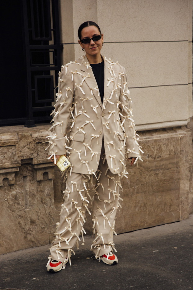 Street fashion po francusku: stylizacje z tygodnia mody jesień-zima 2024/2025 w Paryżu