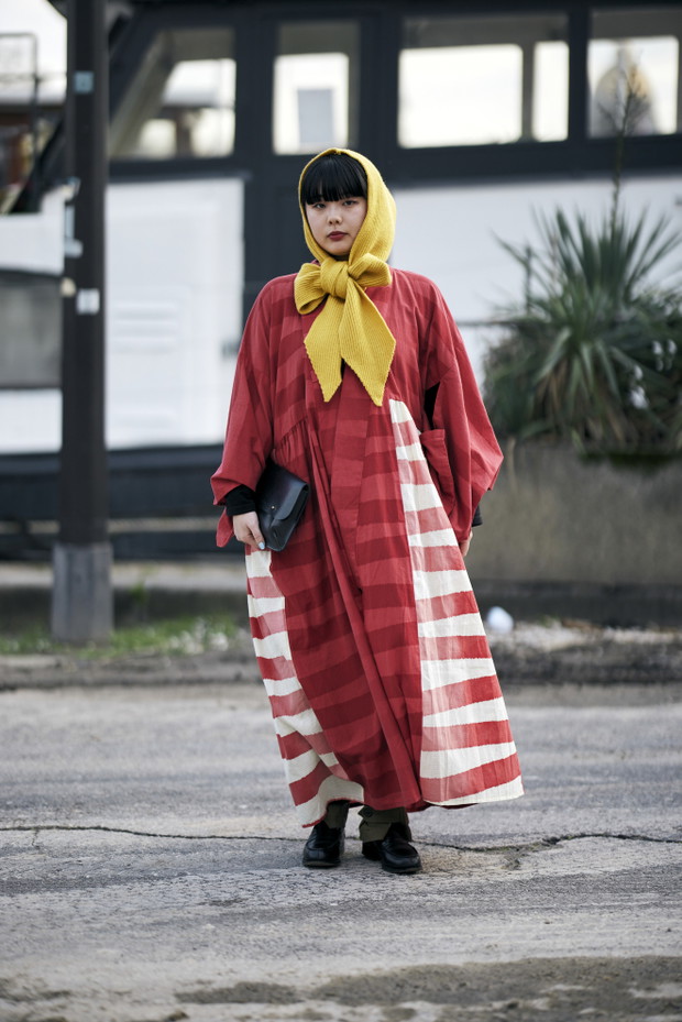 Street fashion po francusku: stylizacje z tygodnia mody jesień-zima 2024/2025 w Paryżu