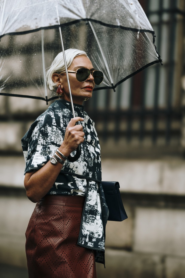 Modne buty i dodatki z tygodnia mody jesień-zima 2024/2025 w Paryżu
