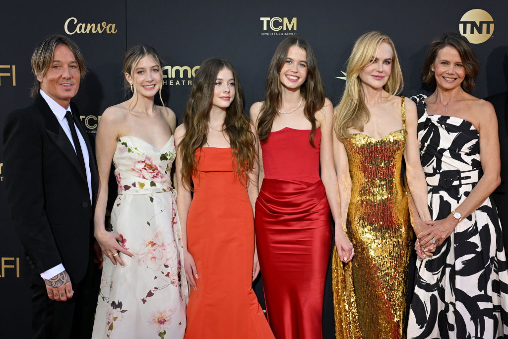 Córki Nicole Kidman z mamą na premierze