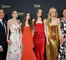 Córki Nicole Kidman z mamą na premierze