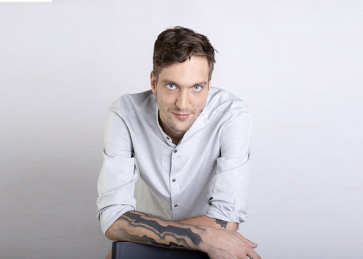 ELLE MAN TALKS: Franciszek Teodorczyk, kulisy pracy kontrolera ruchu lotniczego [WIDEO]