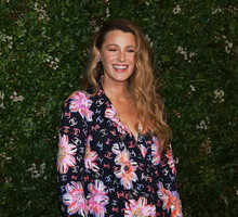 Blake Lively w garniturze Chanel