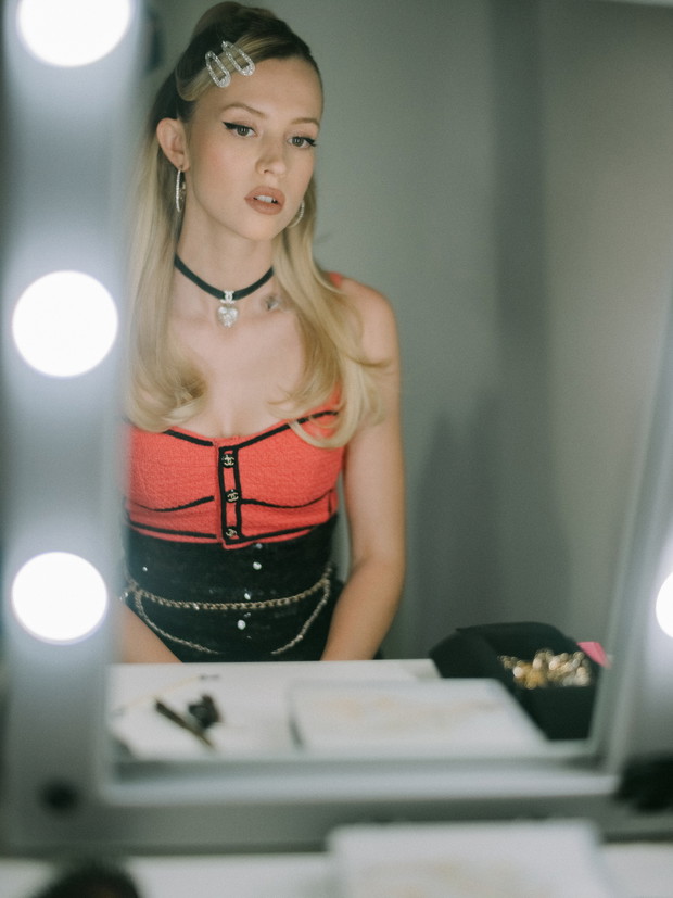 Gwiazdy na pokazie CHANEL 2021/22 Métiers d’art show