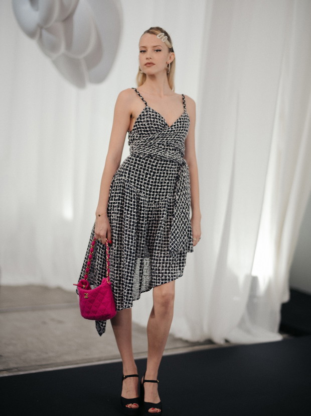 Gwiazdy na pokazie CHANEL 2021/22 Métiers d’art show