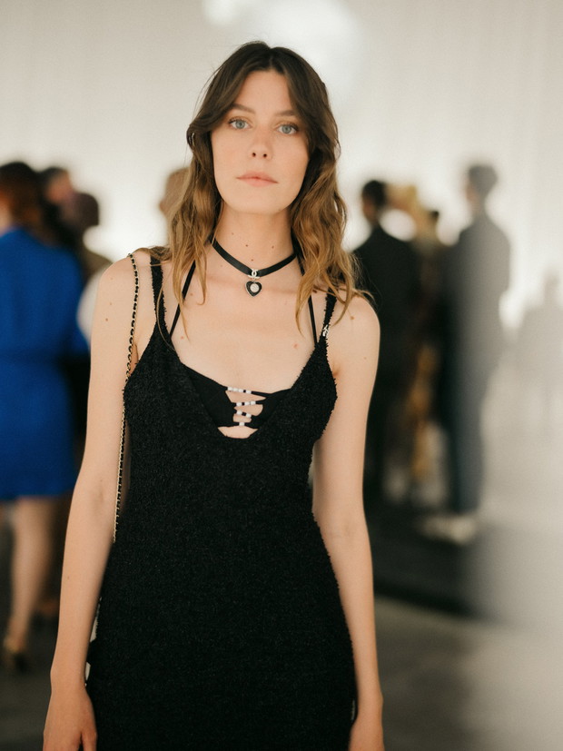 Gwiazdy na pokazie CHANEL 2021/22 Métiers d’art show