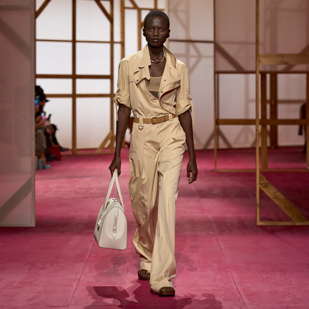 Hermès SS25: uwodzicielska użytkowość