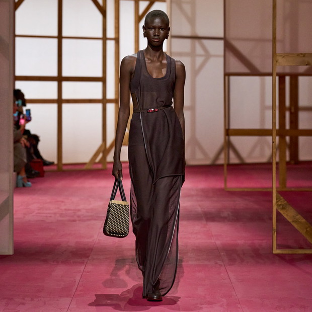 Hermès SS25: uwodzicielska użytkowość